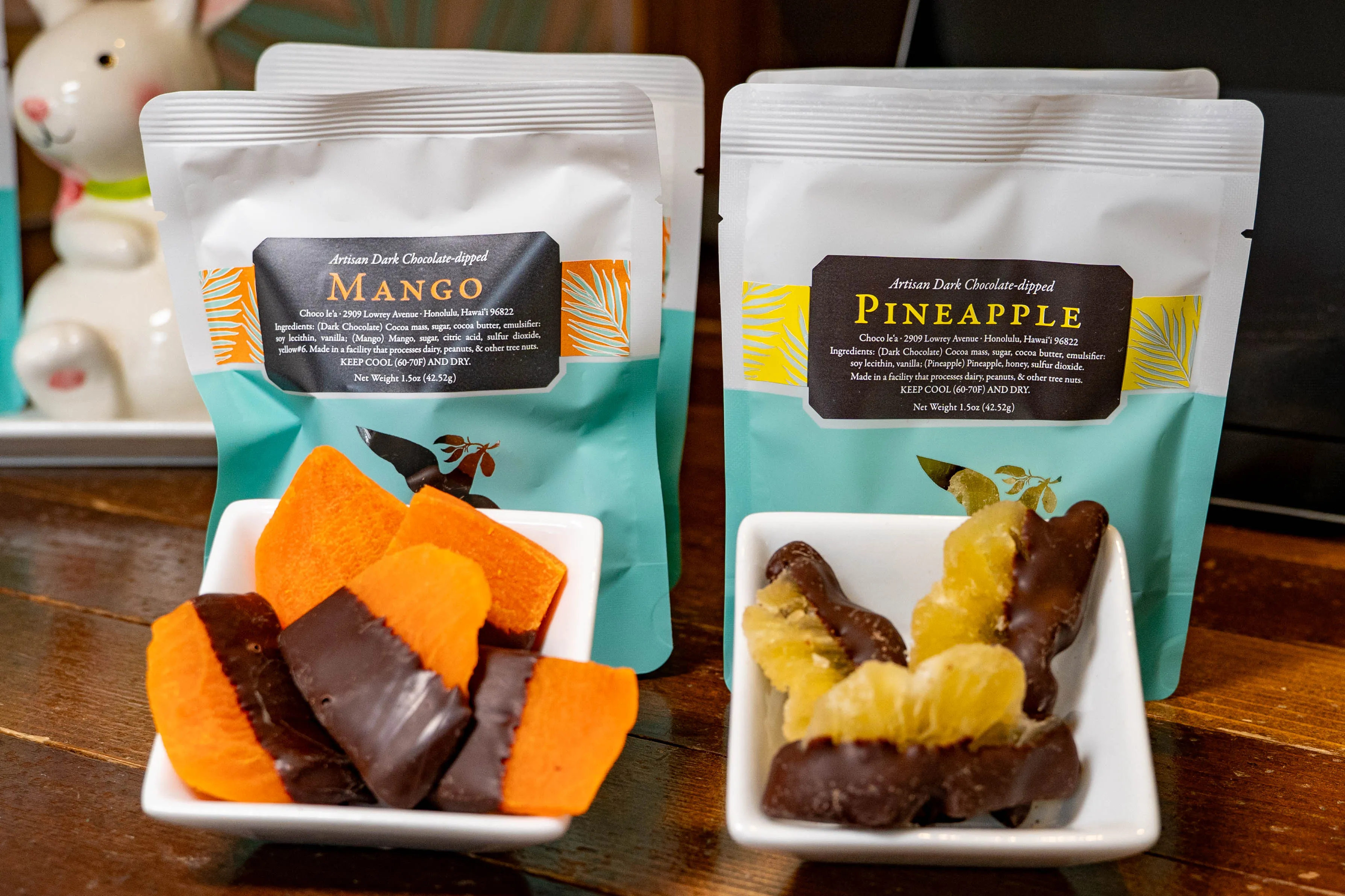 Choco le'a のチョコレートがディップされたマンゴーとパイナップル